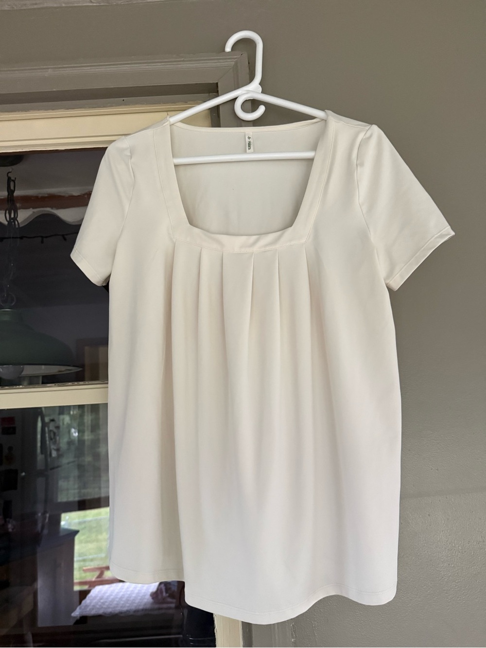 HALARA Cream Short-Sleeve Pleated Square-Neck Top